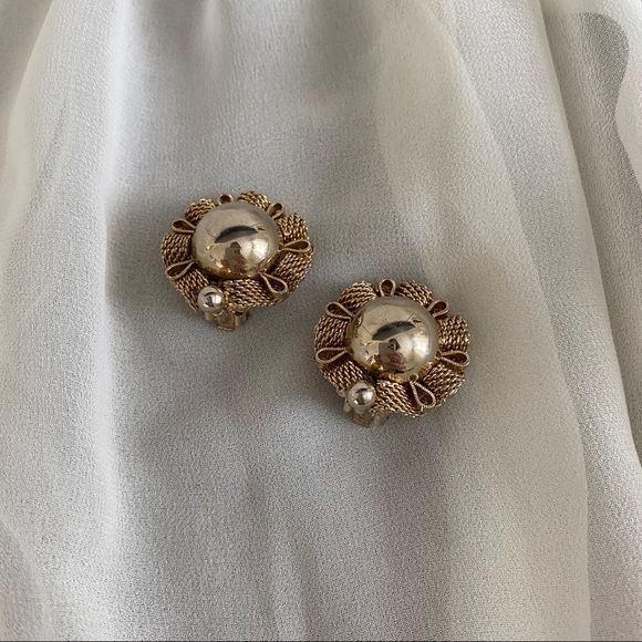 VTG Gold Tone Chain Wrapped Flower Earrings - Picture 2 of 5
